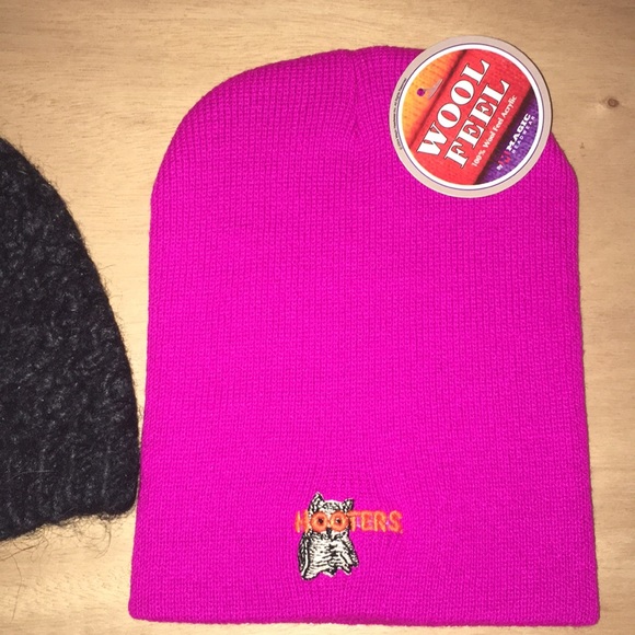Women’s Lot Of 2 Winter Hats Hooters Wool Italy - Picture 2 of 8